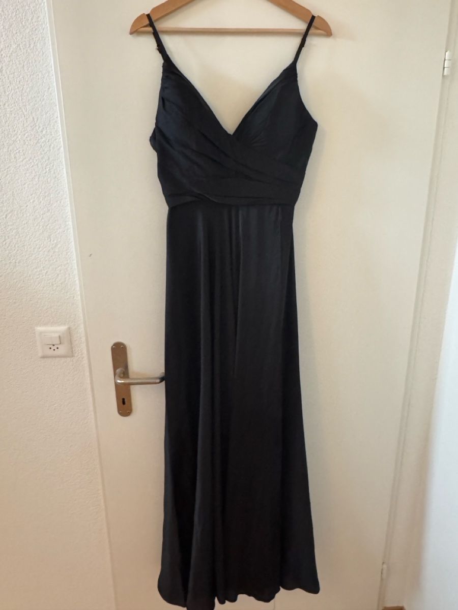 Kleider: Black elegant dress size M – Gebraucht aus Adliswil von sskb