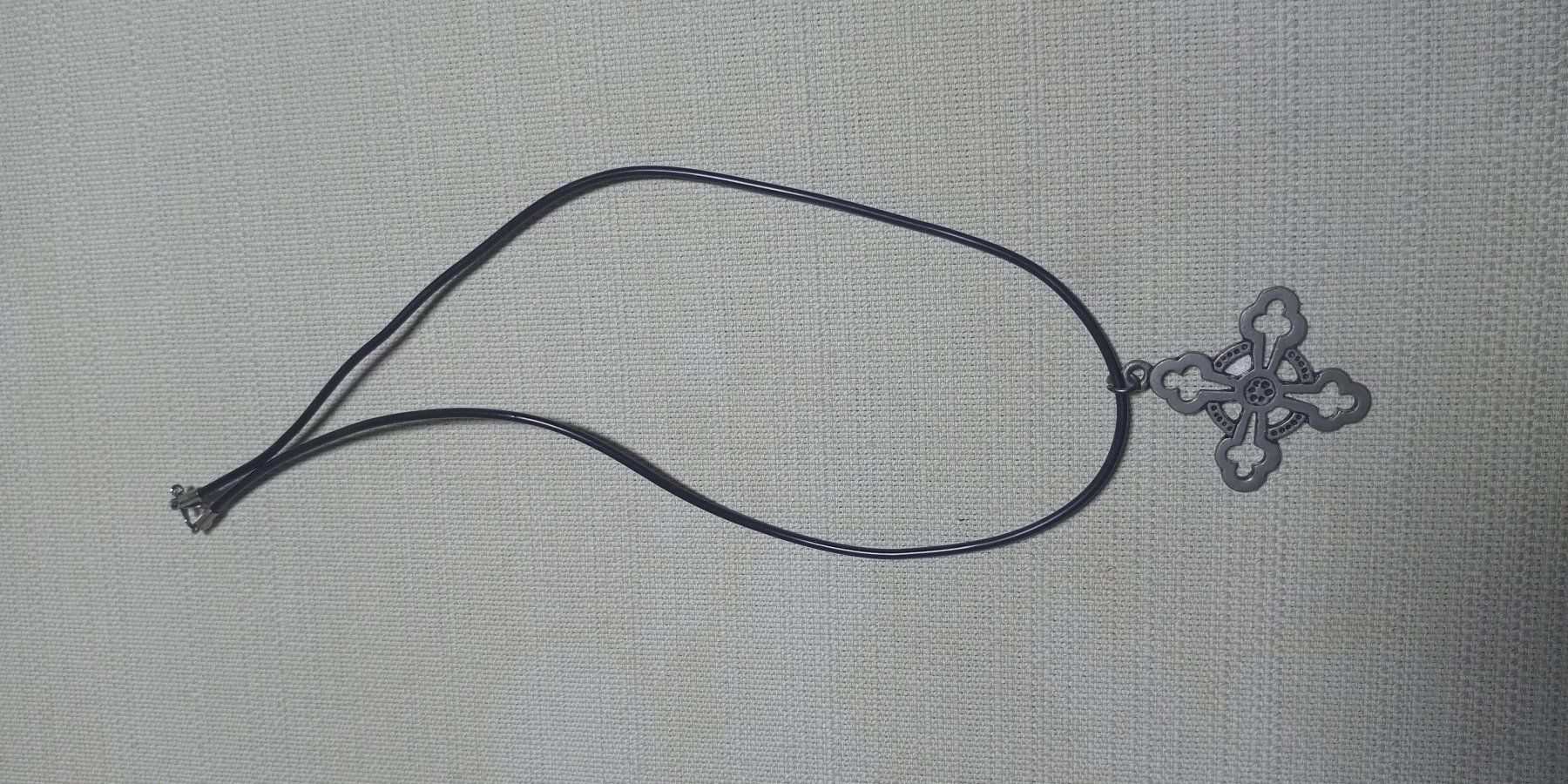 Catenine: Collier style gothique avec pendantif croix – Usato da Montreux venduto da Art_et_antiquites 1