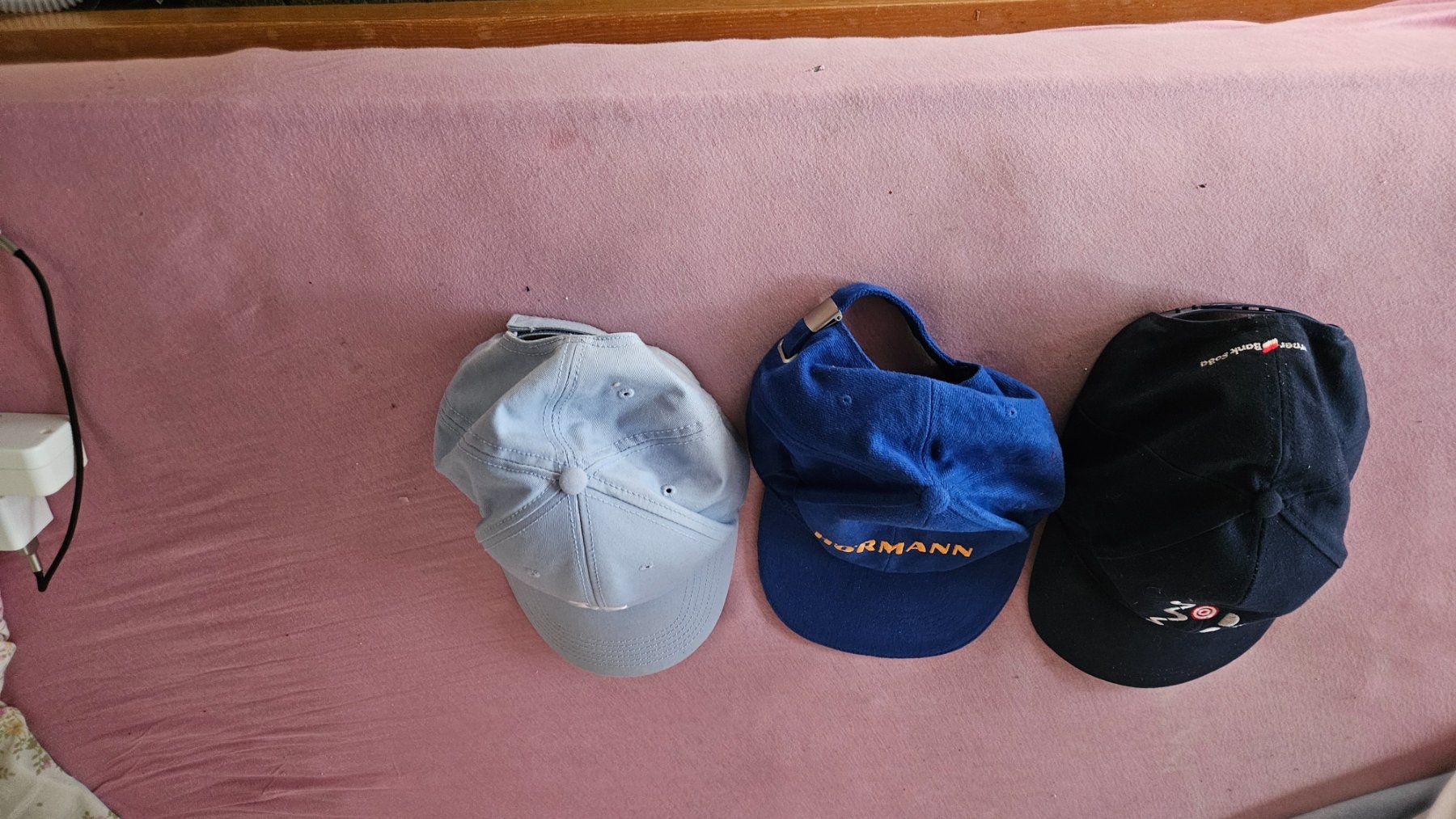 Altro in  Abbigliamento & Accessori: Schirmmuetzen (Caps), verstellbar – Usato da Feldbrunnen venduto da Kolosseum111 1