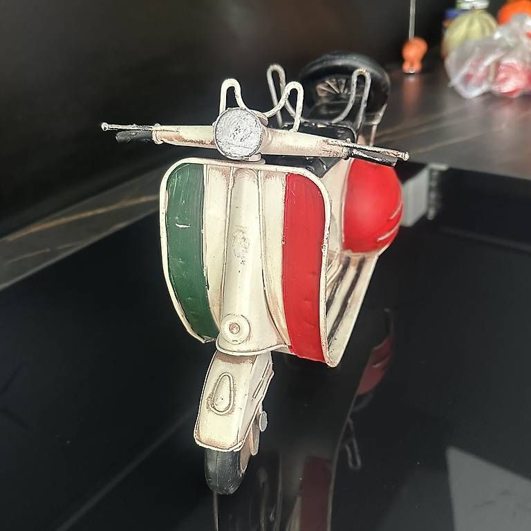 Vespa Kit di modellismo & Modellini statici: Scooter  Vespa décoration petite - look Vintage - Rétro – Usato da La Chaux-de-fonds venduto da ccjp 1