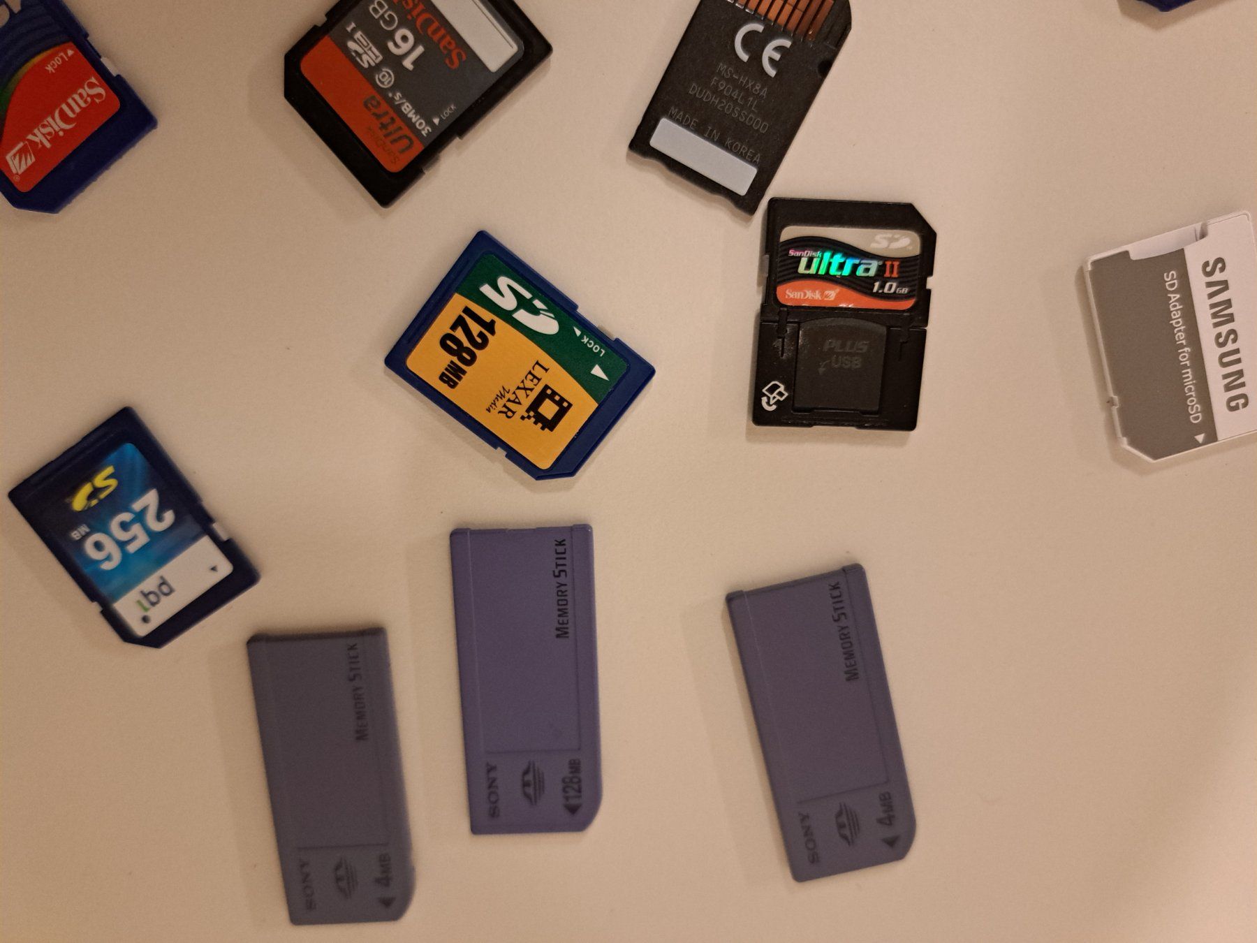 Schede di memoria: Lot mit Speicherkarten SD/ Micro SD/ diverse Grössen – Usato da Belp venduto da deal-now 3