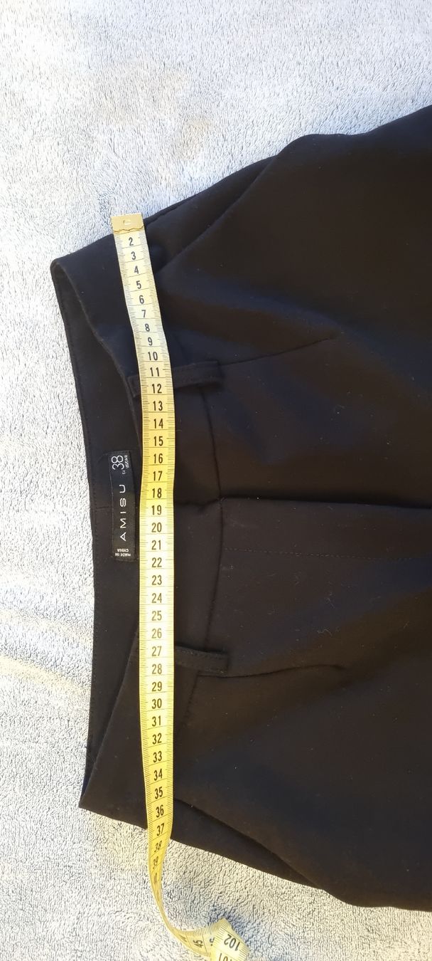 Pantaloni: Schwarze Stoffhose, Gr. 38 – Usato da St Gallen venduto da vir_5kgt 3
