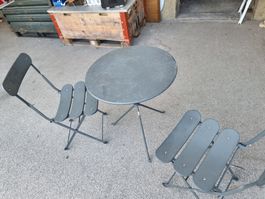 Gartentisch mit 2 Stühlen, ideal für den Balkon ☀️