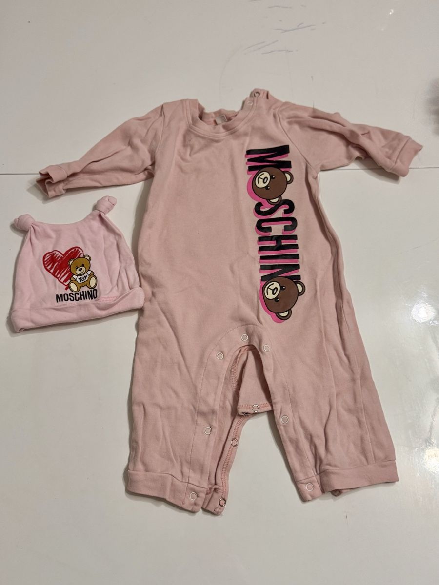 Moschino Lotti & Set di vestiti: Strampler Moschino Kinds 18 bis 24 Monate – Usato da St.Gallen venduto da pep_2gfq