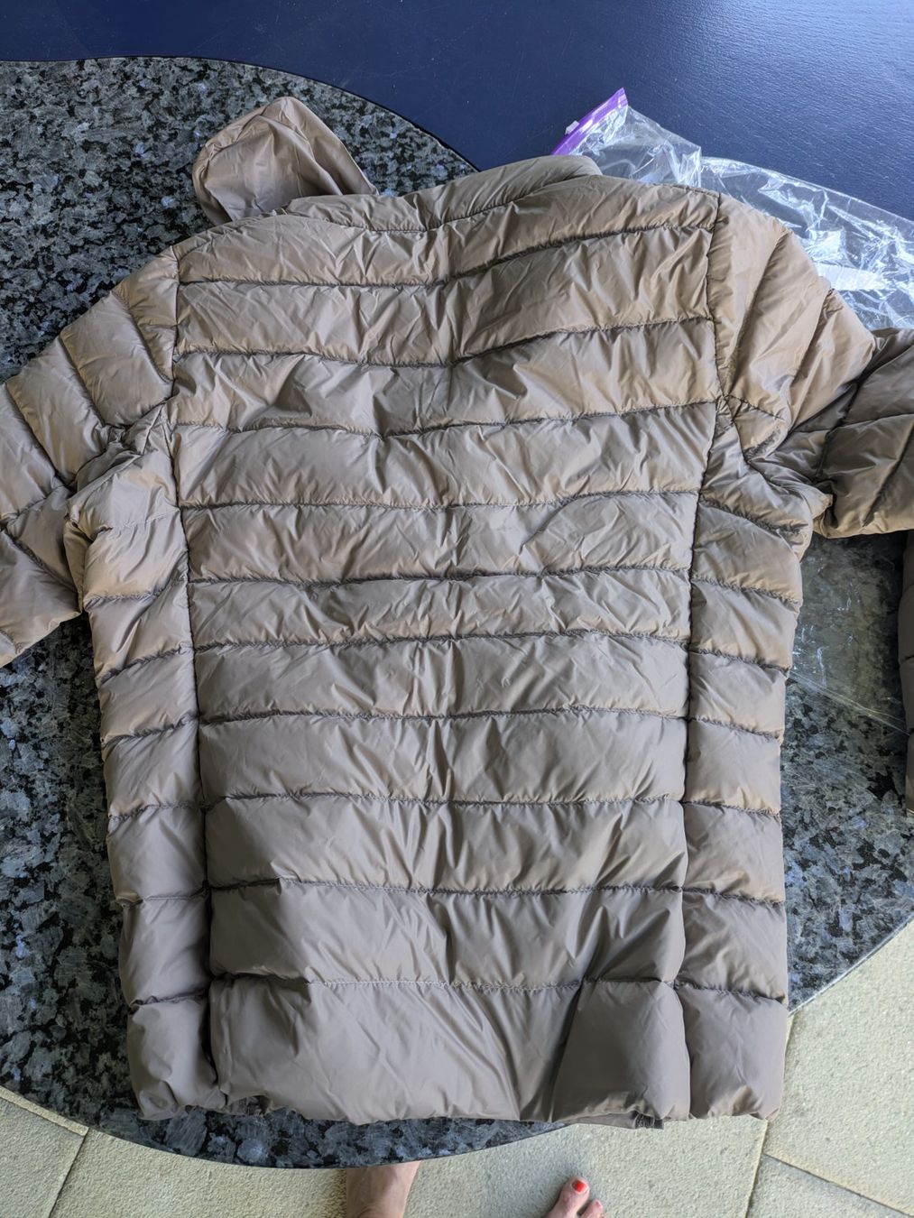Giacche: Steppjacke leicht mit Beutel, beige.     Neu – Nuovo e nell'imballaggio originale da Adlikon venduto da Match62 1