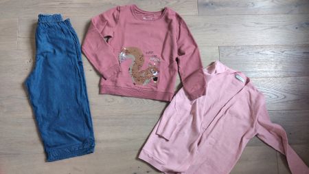 Mädchen Kleider Gr. 134 Pullover Hose Strick Jacke 