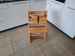 Schöner Stokke Tripp Trapp mit Bügel / 2002 naturfarben