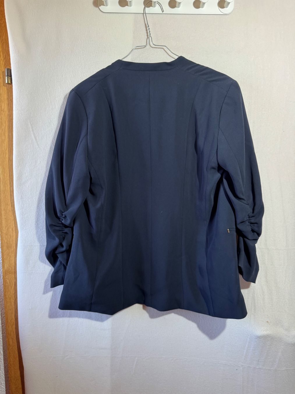 H&M Giacche: Dunkelblauer Blazer von H&M Gr. 38 – Usato da Grosswangen venduto da SALE_SALE_SALE 4