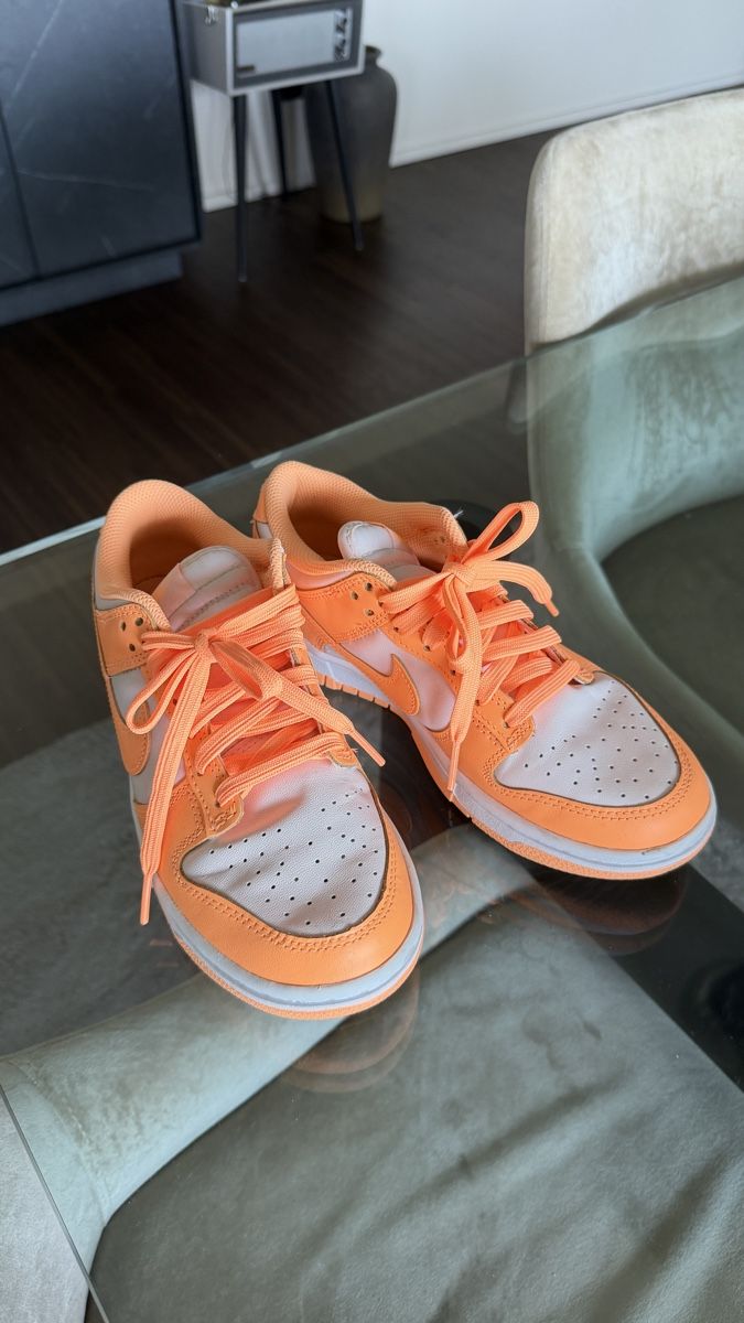 Nike Scarpe da donna: Nike Dunk Low Damenschuhe Orange Weiss Grösse 37.5 – Usato da Steinhausen venduto da Luxuryfashion123 1