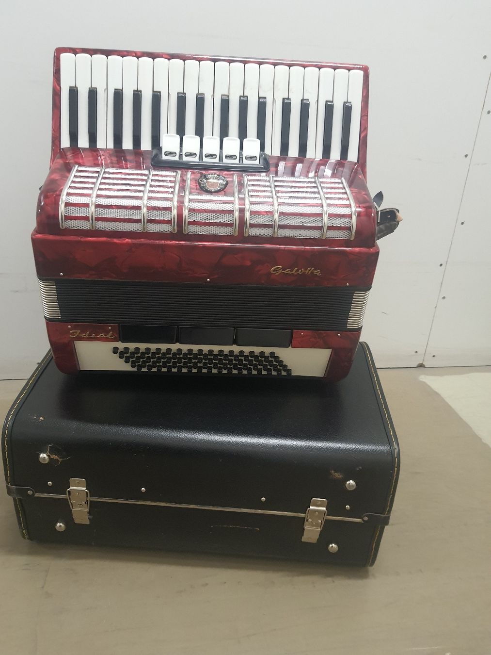 Musikinstrumente: accordéon à piano Galotta – Gebraucht aus Pont-de-la-Morge von Mirabelle0