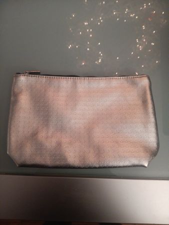 YSL Neu Kosmetiktasche Silber Neu verpackt unbenutzt