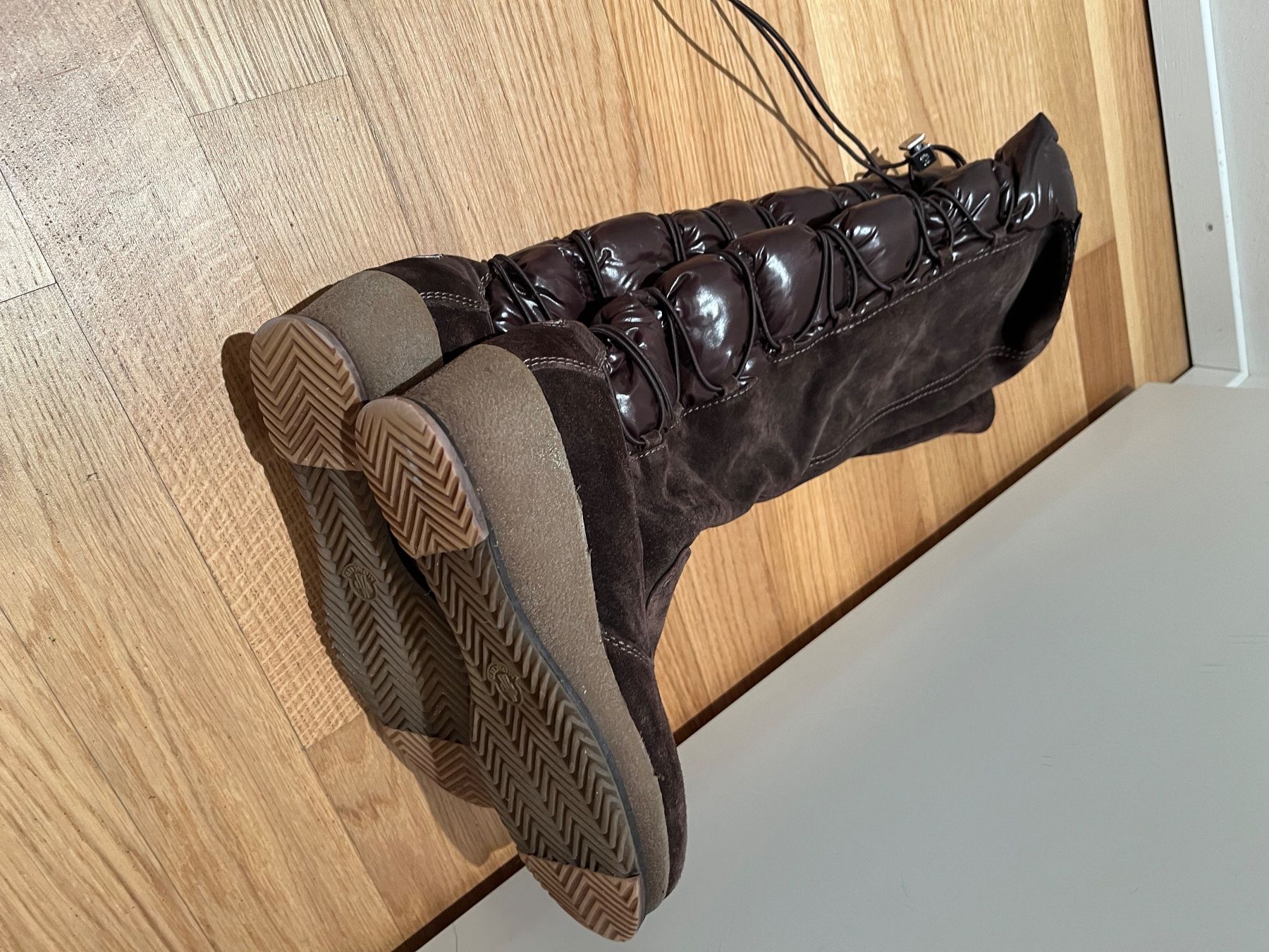 Moncler Damenschuhe: Moncler, Braune Wildleder Winterstiefel, Grösse 36 – Gebraucht aus Baar von sim_5d6l 6