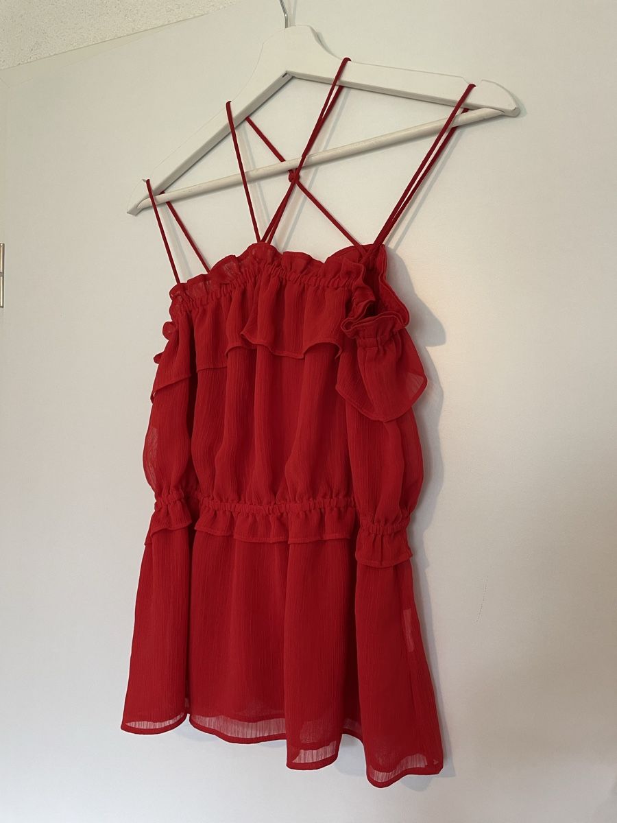 H&M Top: Red Ruffle Top – Usato da Roche VD venduto da closetcleanse 1