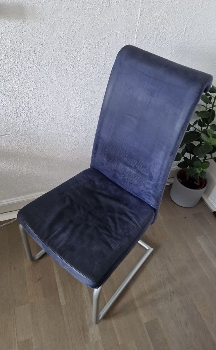 Chaises: 4 Stühle zu verschenken – D'occasion à Kreuzlingen par Jule.T