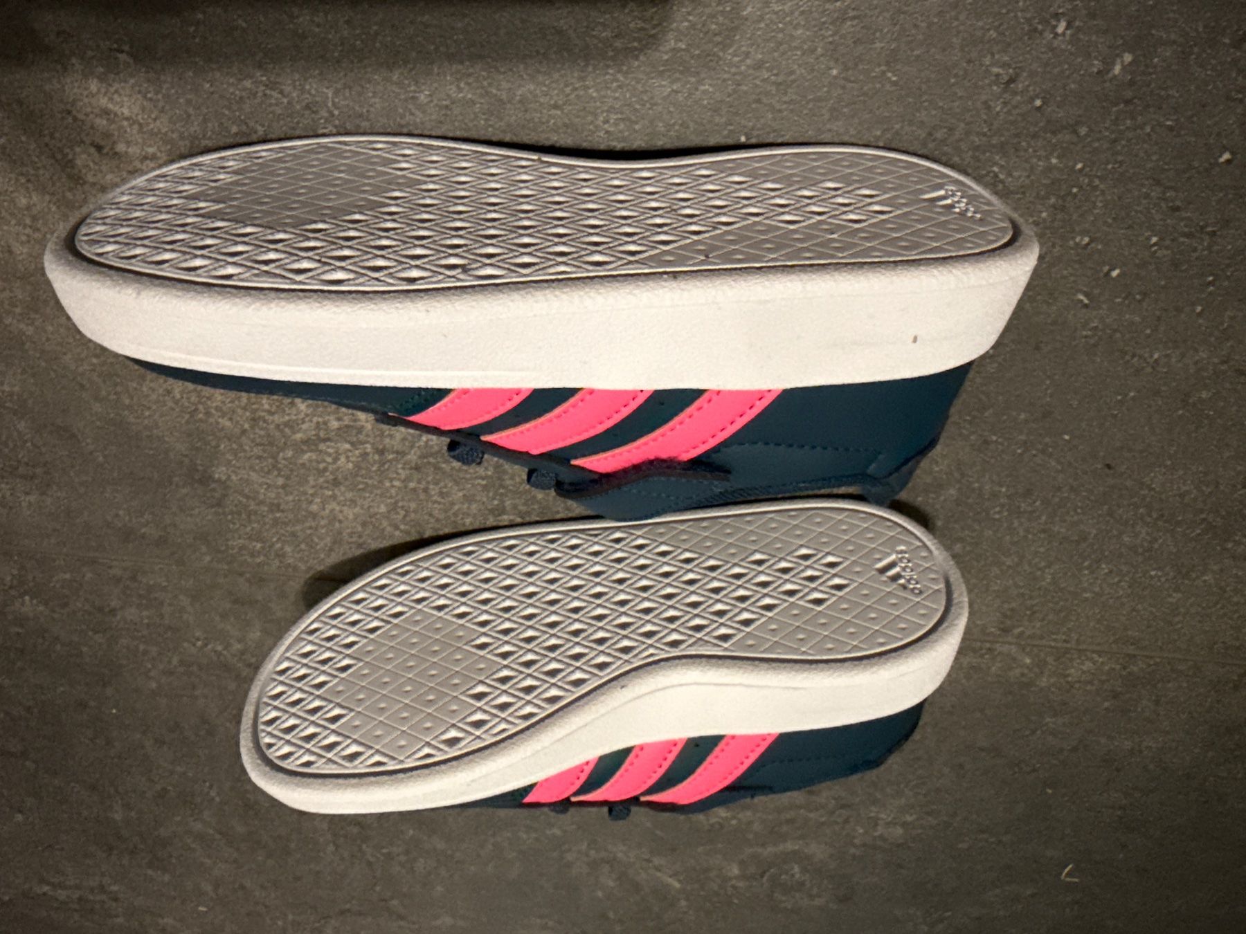 Adidas Scarpe per ragazze: Adidas Turnschuhe Gr. 29 NEU – Nuovo e nell'imballaggio originale da Worblaufen venduto da Savanne05 2