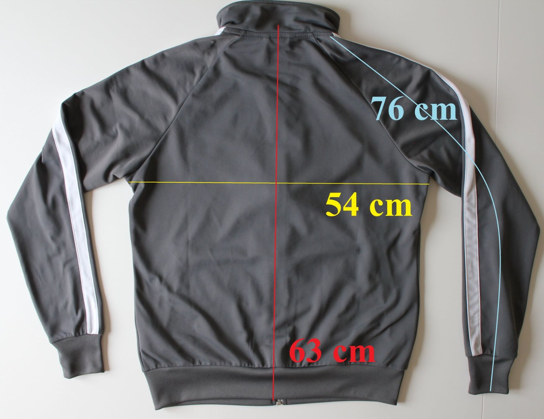 Nike Giacche: Veste de sport Nike grise – Usato da Peseux venduto da Gilloss 4