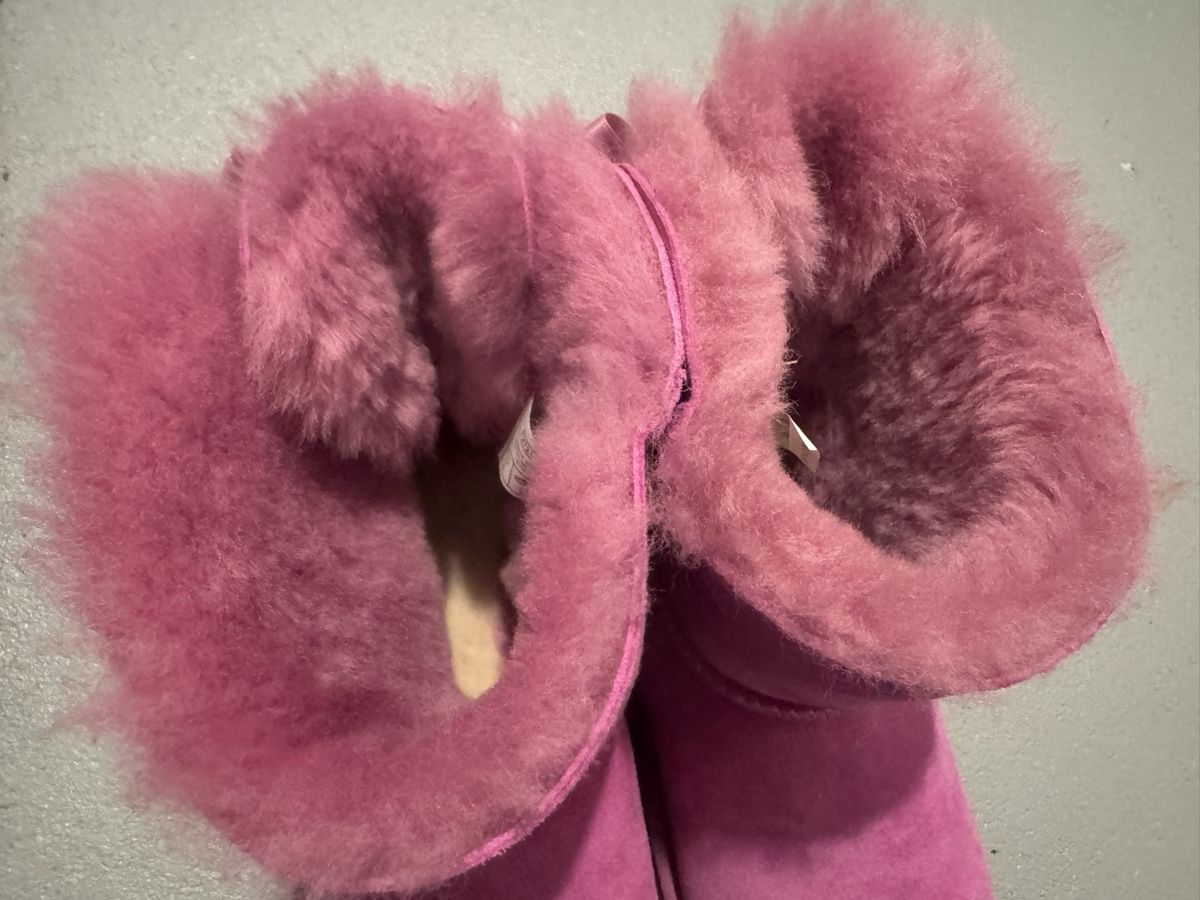 Ugg Scarpe da uomo: Pinke Ugg Boots mit Schleife – Nuovo (secondo la descrizione) da Luzern venduto da wet_7bm6 6