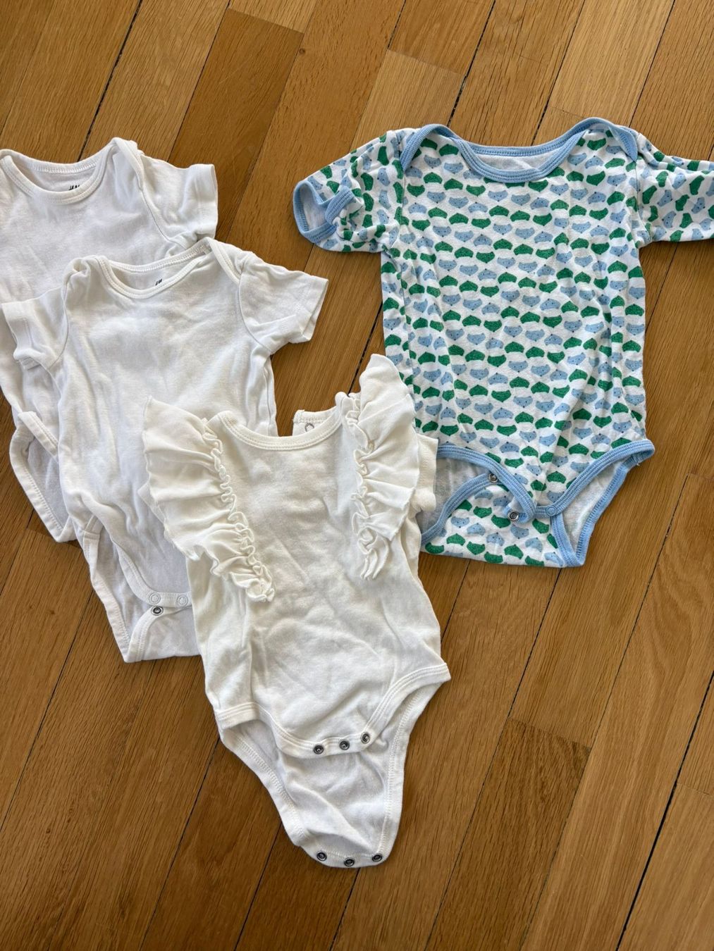 Ensembles coordonnés: Baby Langarm- und Kurzarmbodys – D'occasion à Uetikon am See par mer_9tvx 2