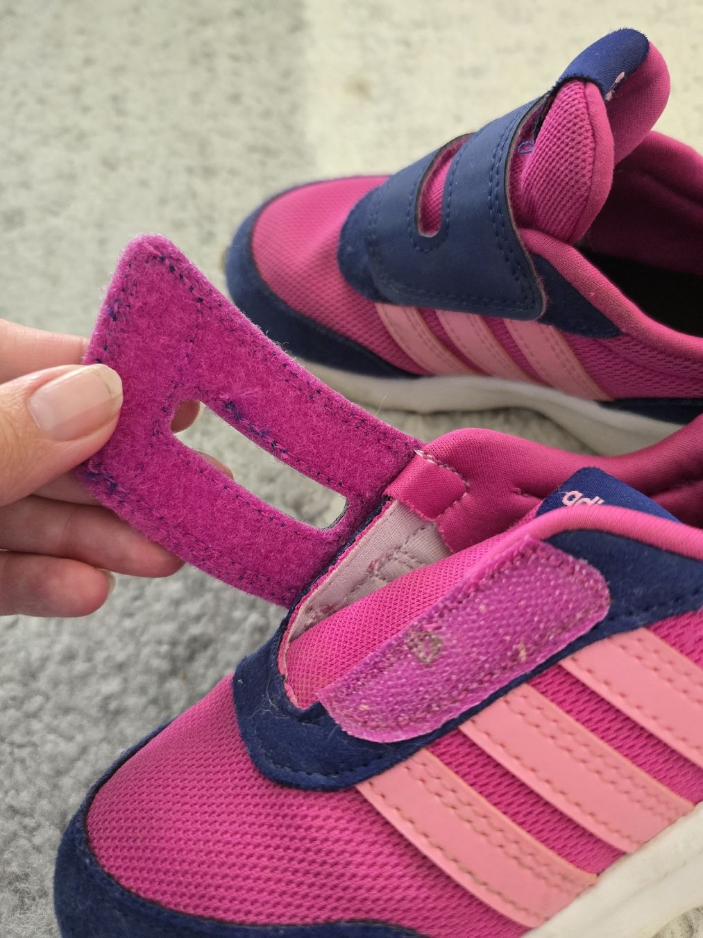 Adidas Schuhe für Mädchen: Adidas Turnschuhe Mädchen Grösse 27 – Gebraucht aus Unterentfelden von Panda-87 1