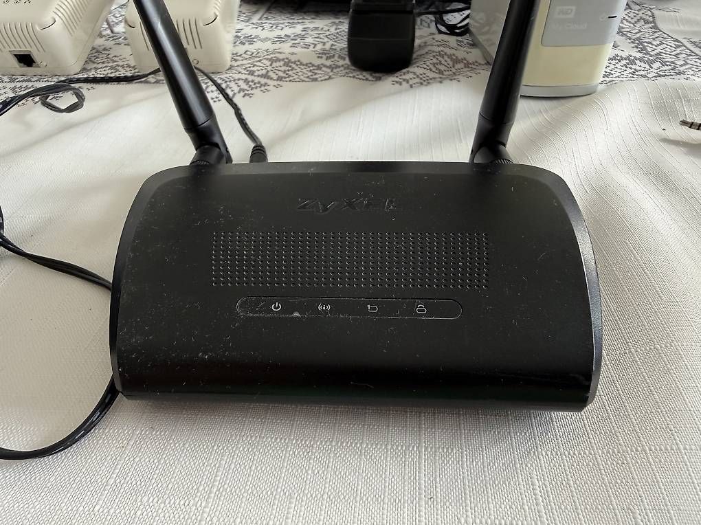 Zyxel Modem & Router: Wlan Router – Usato da St.Gallen venduto da hss_GmbH