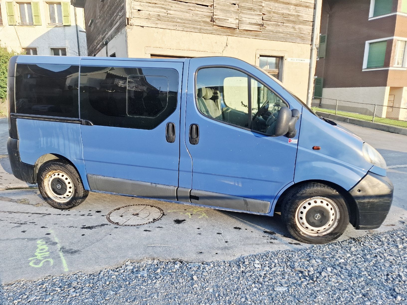 Opel Autos: Opel Vivaro 2.5 9Plätzer – D'occasion à Buochs par TodoAlles 3
