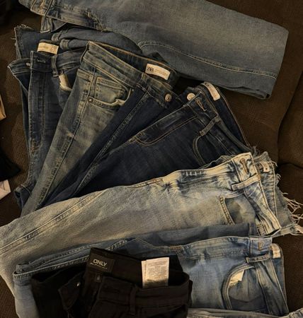 Lot de jeans femme Zara et Stradivarius, 7 jeans
