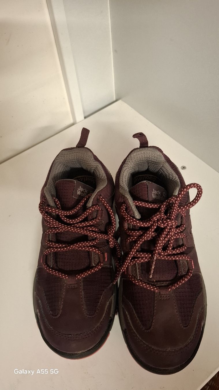 Scarpe per ragazzi: Jack Wolfskin Mädchen-Wanderschuhe, Größe 34, bordeauxrot – Nuovo (secondo la descrizione) da Sirnach venduto da donatogalella81