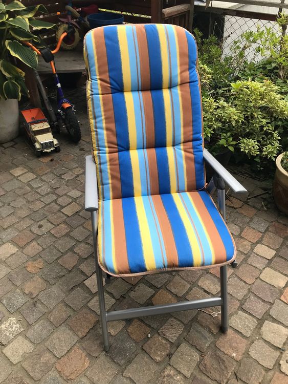 Garten Klappstuhl aus Metall mit Kissen, fast neu Kaufen auf Ricardo