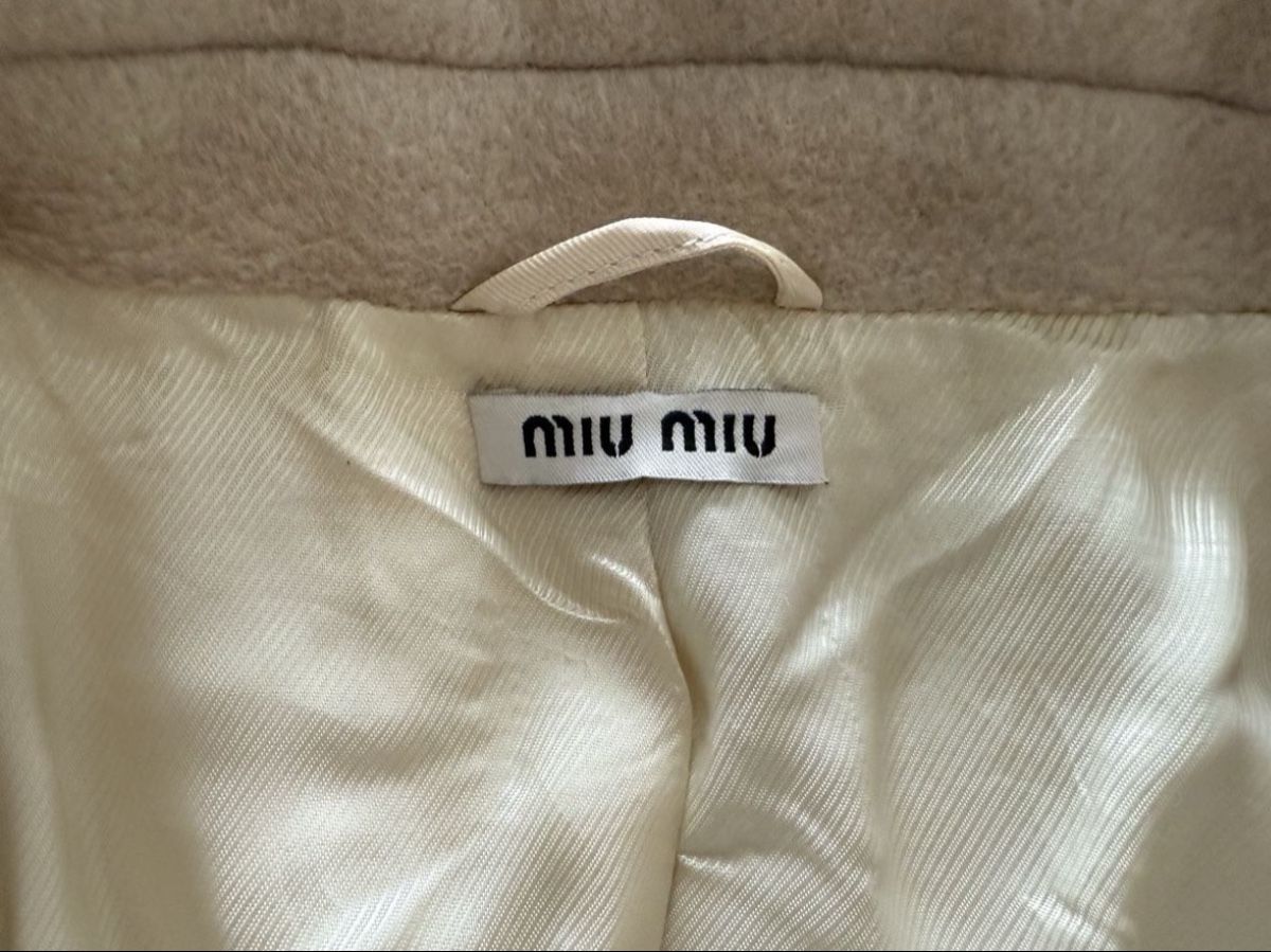 Miu Miu Mäntel: Miu Miu Damenmantel – Gebraucht aus Stallikon von Weihnachtsgnom 2