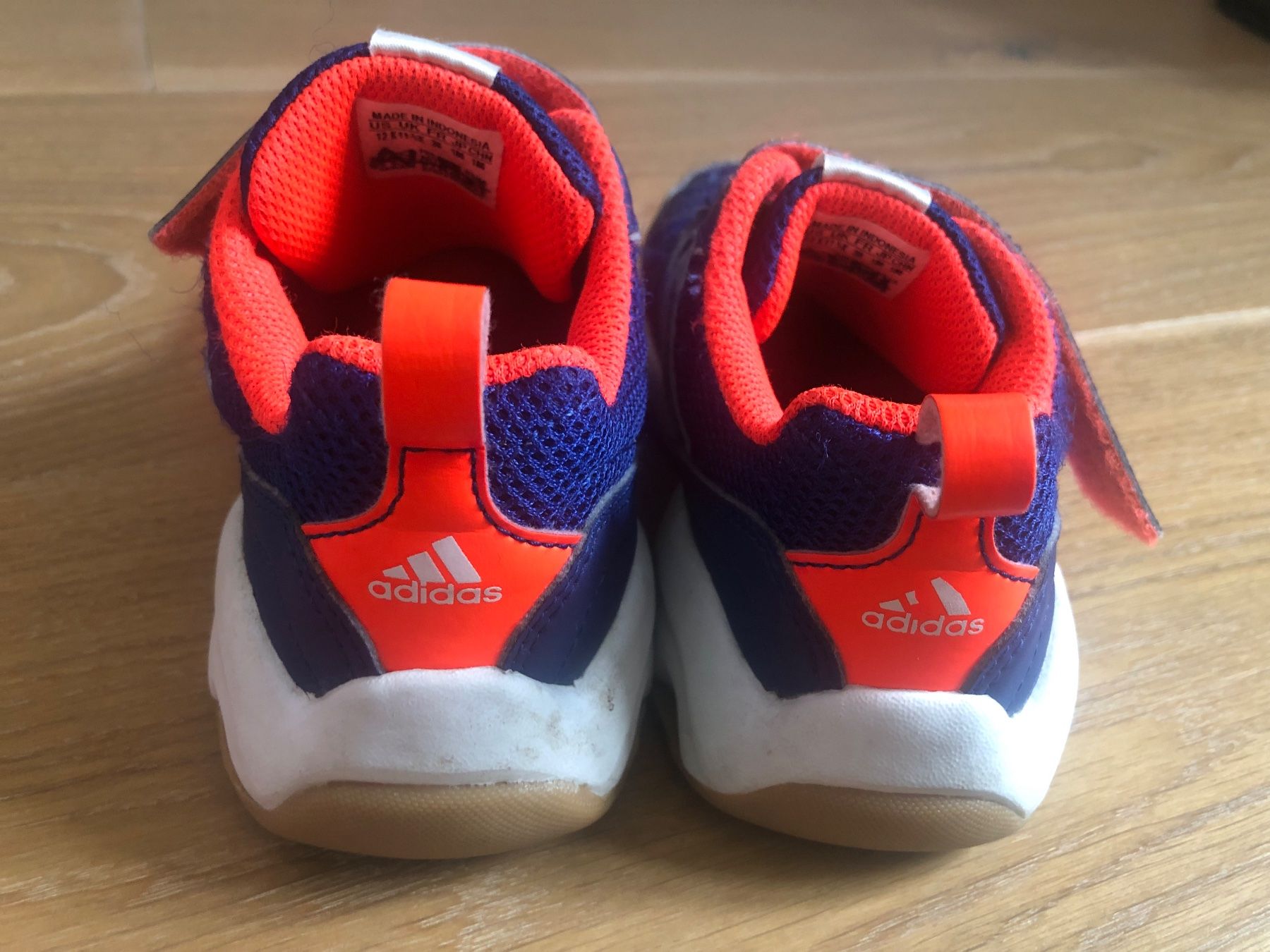 Adidas Scarpe per ragazzi: Adidas Hallenschuhe Gr. 30 – Usato da Sarmenstorf venduto da Contendra 2