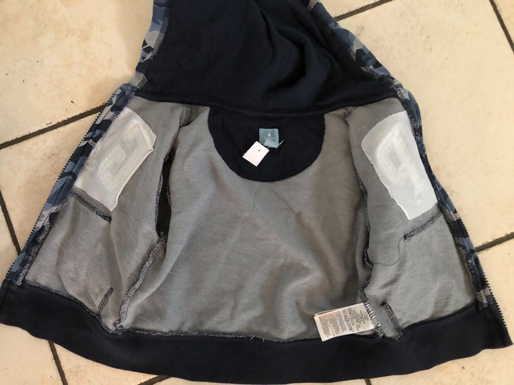 Gap Jacken & Mäntel: GAP Sweatshirt Kaputzenjäckli Gr.2j. – Gebraucht aus Obergerlafingen von cabo4 3