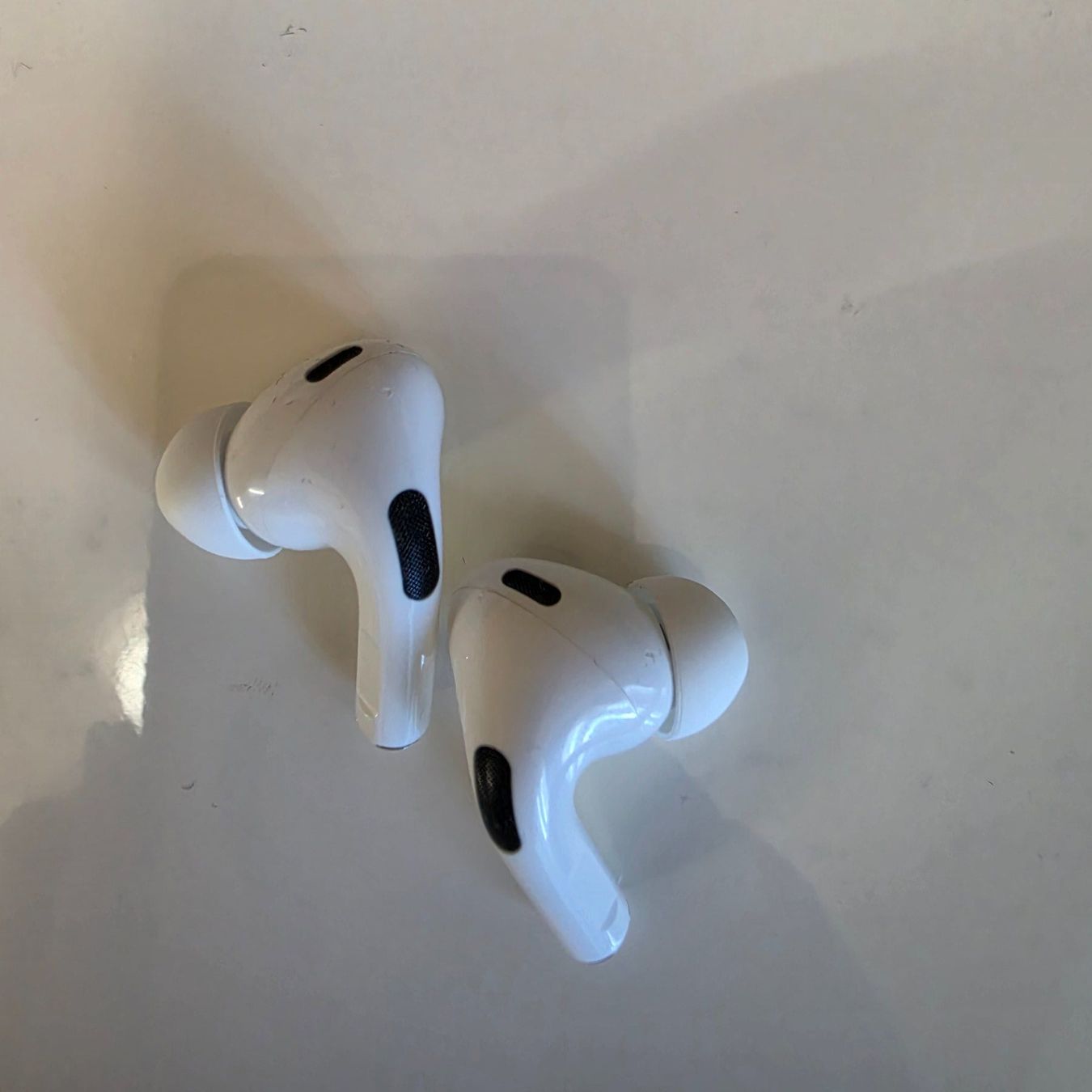 Apple Cuffie: AirPods Pro 2. Gen und Apple Care+ – Usato da Fehraltorf venduto da shiilaa.hoot 2