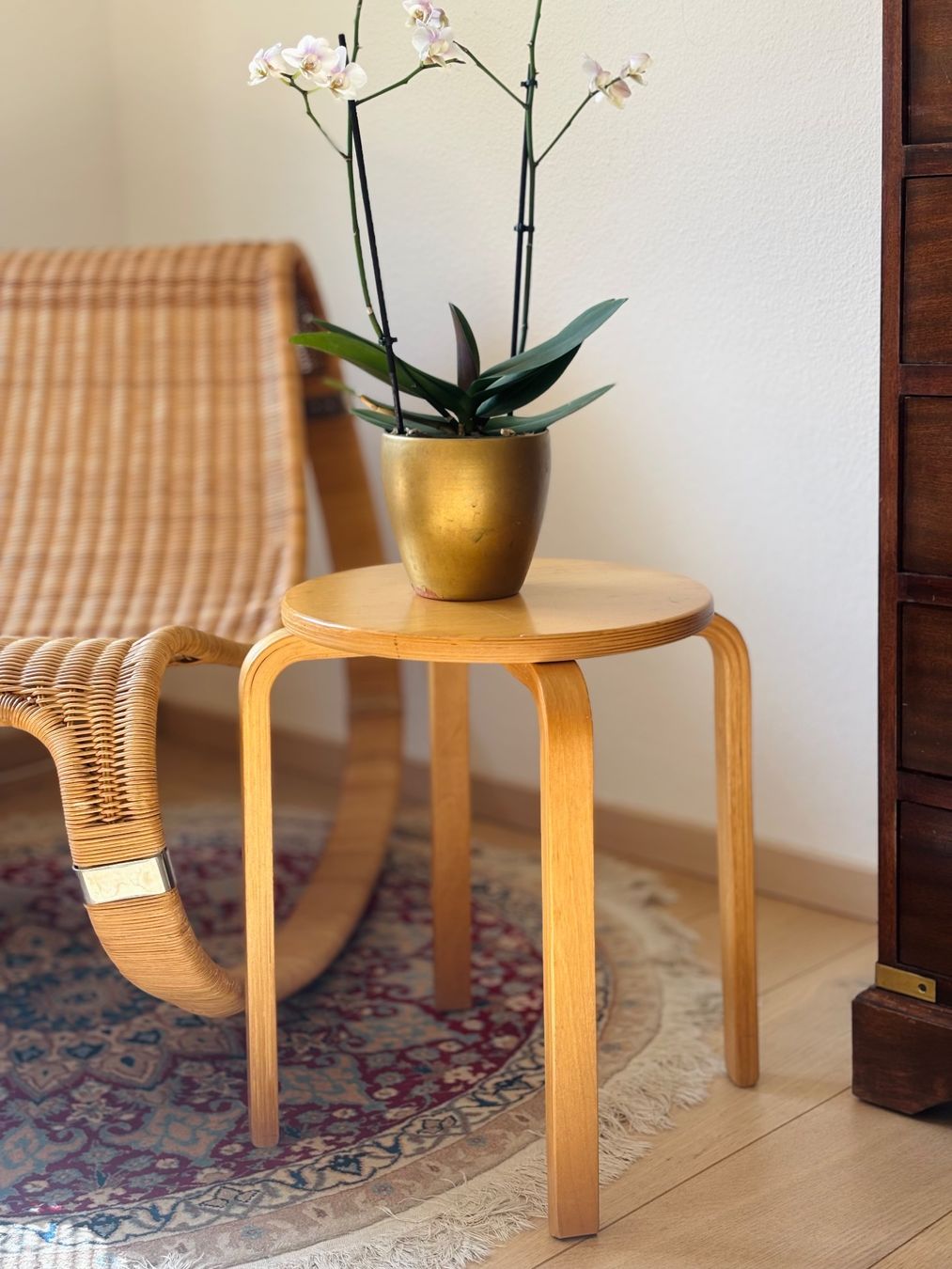 Sgabelli: Vintage Holzhocker - E60 Replika - "Alvar Aalto" – Usato da Winterthur venduto da JAKU.SPACE 1