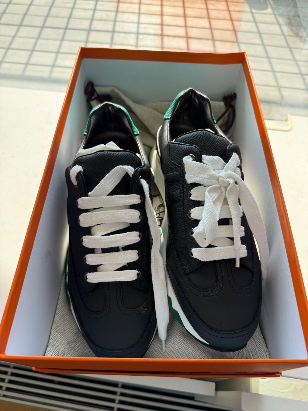 Hermès Herrenschuhe: Hermes sneakers baskets 40 – Gebraucht aus Zürich von Applepie