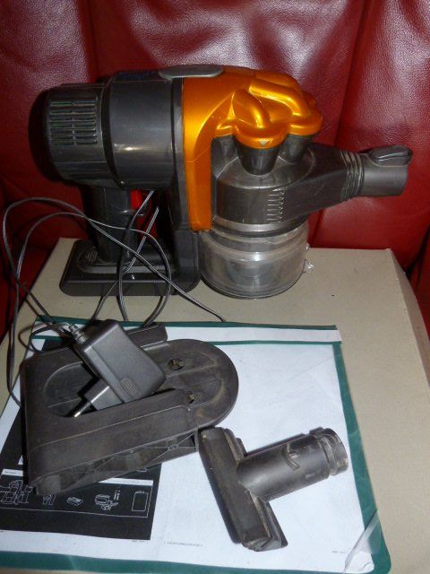 Dyson Aspirapolveri & Accessori: Handstaubsauger Dyson DC16 – Difettoso da Nunningen venduto da Rugeli69 2