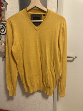 Gelber Pullover
