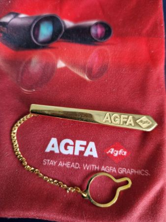 100% NEU in OVP: Krawattenklammer mit Kette von AGFA