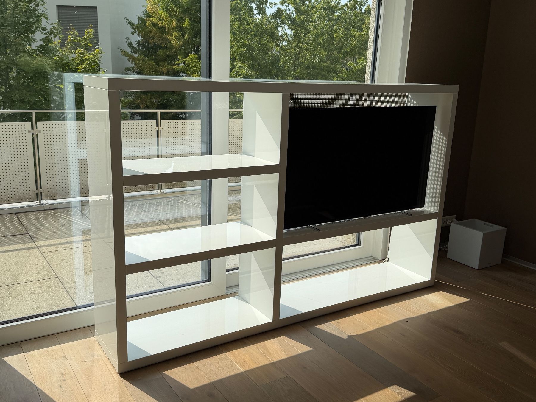 Mobili TV: Designer TV Möbel / Raumtrenner Hochglanz weiss – Usato da Egg b. Zürich venduto da Burrito1 1