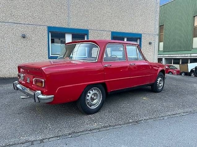 Automobili: Alfa Romeo Giulia Nuova Super mit Doppelweber – Usato da Alpnach Dorf venduto da inf_56t7 4