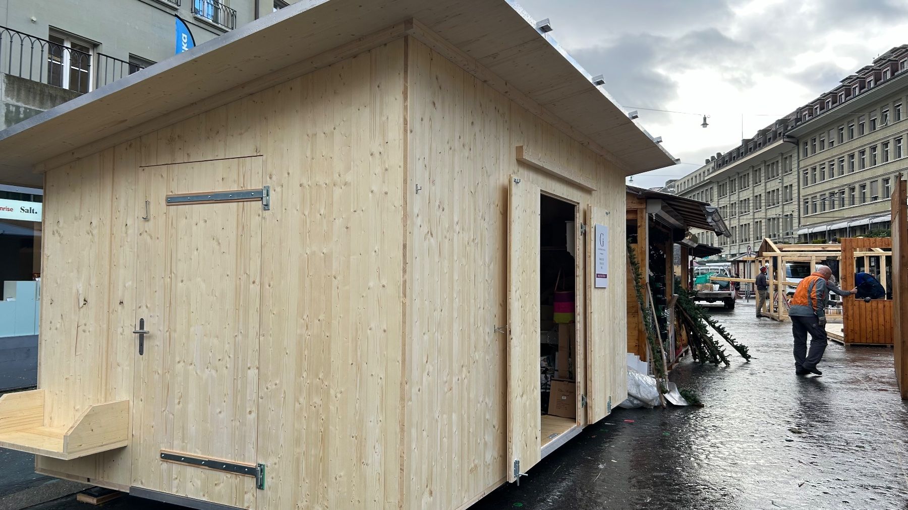 Sonstiges für Firmenanlässe & Parties: Gesamtes Marktgeschäft, 1 Marktauto, 2 Markthäuser, Ware – Gebraucht aus Innertkirchen von Glatthard-Interior 4