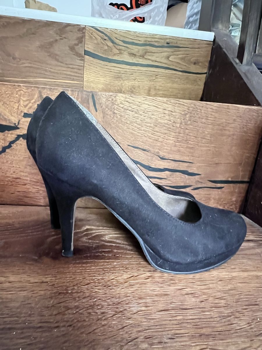 Tamaris Scarpe da donna: Pumps Tamaris schwarz Grösse 39  – Usato da Unterterzen venduto da syllalex