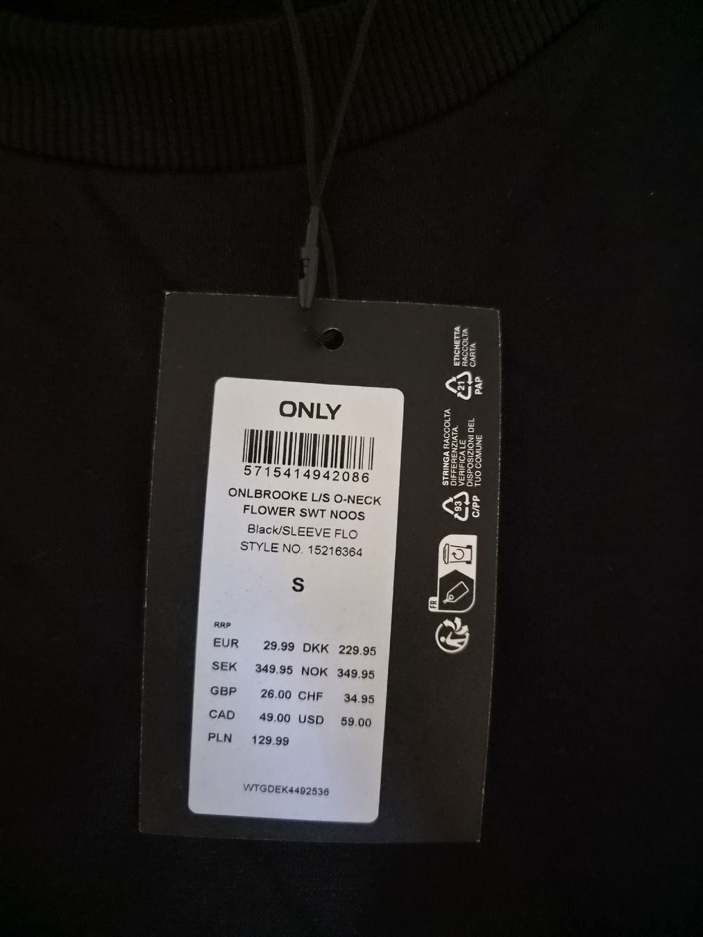 Pullover & Sweatshirts: Only Pullover schwarz Blumenmuster Grösse S neu mit Etikett – Neu und originalverpackt aus Muttenz von Ela_Manu 1