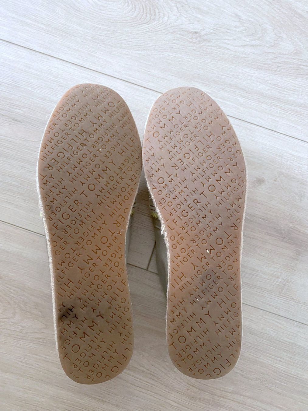 Tommy Hilfiger Scarpe da donna: Tommy Hilfiger Espadrilles Gr. 40 neuw. – Usato da Füllinsdorf venduto da Sunnebliemli7 5