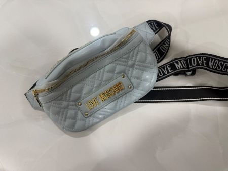 Love Moschino Gsteppte Bauchtasche hellblau CHF 55