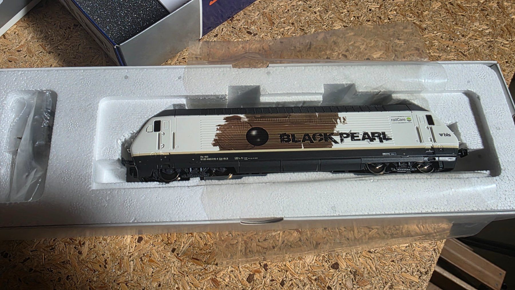 Roco Modellini di ferrovie: BLS. RAIL CARE – Usato da Donneloye venduto da bls1981 1
