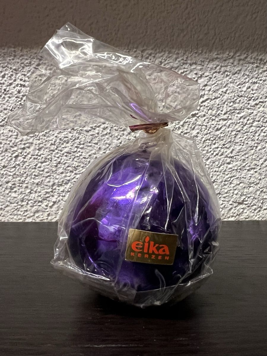 Candele: Violette Kugel Kerze hochglanz – Difettoso da Zürich venduto da rigani