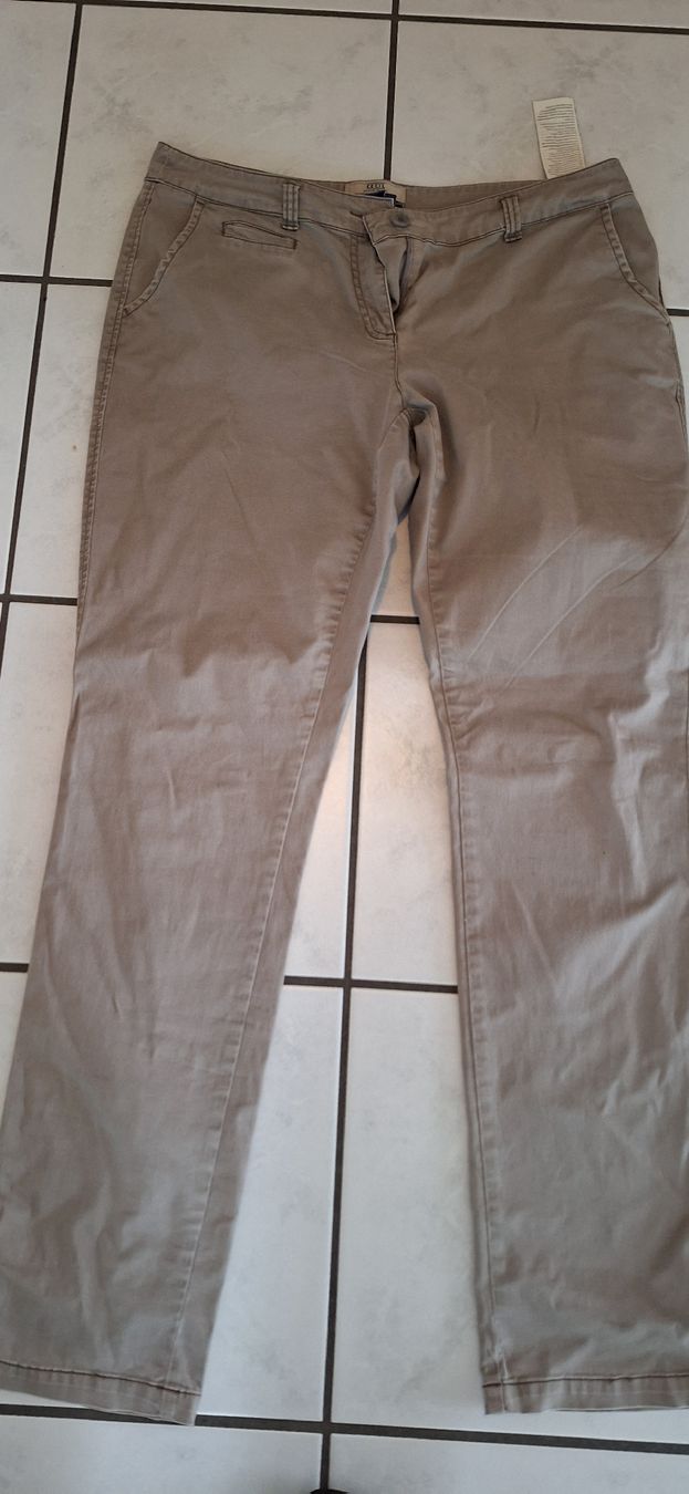 Cecil Pantaloni: Damenhose Cecil hellbraun Grösse 30 / Inch 32 – Usato da Schwyz venduto da cla_8w6t