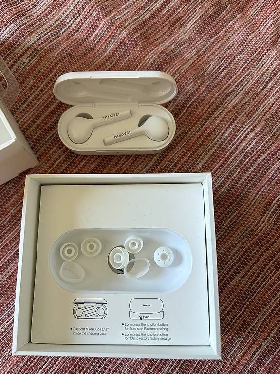 Casques audio: AirPods – D'occasion à Wettingen par rahelkaiser 1
