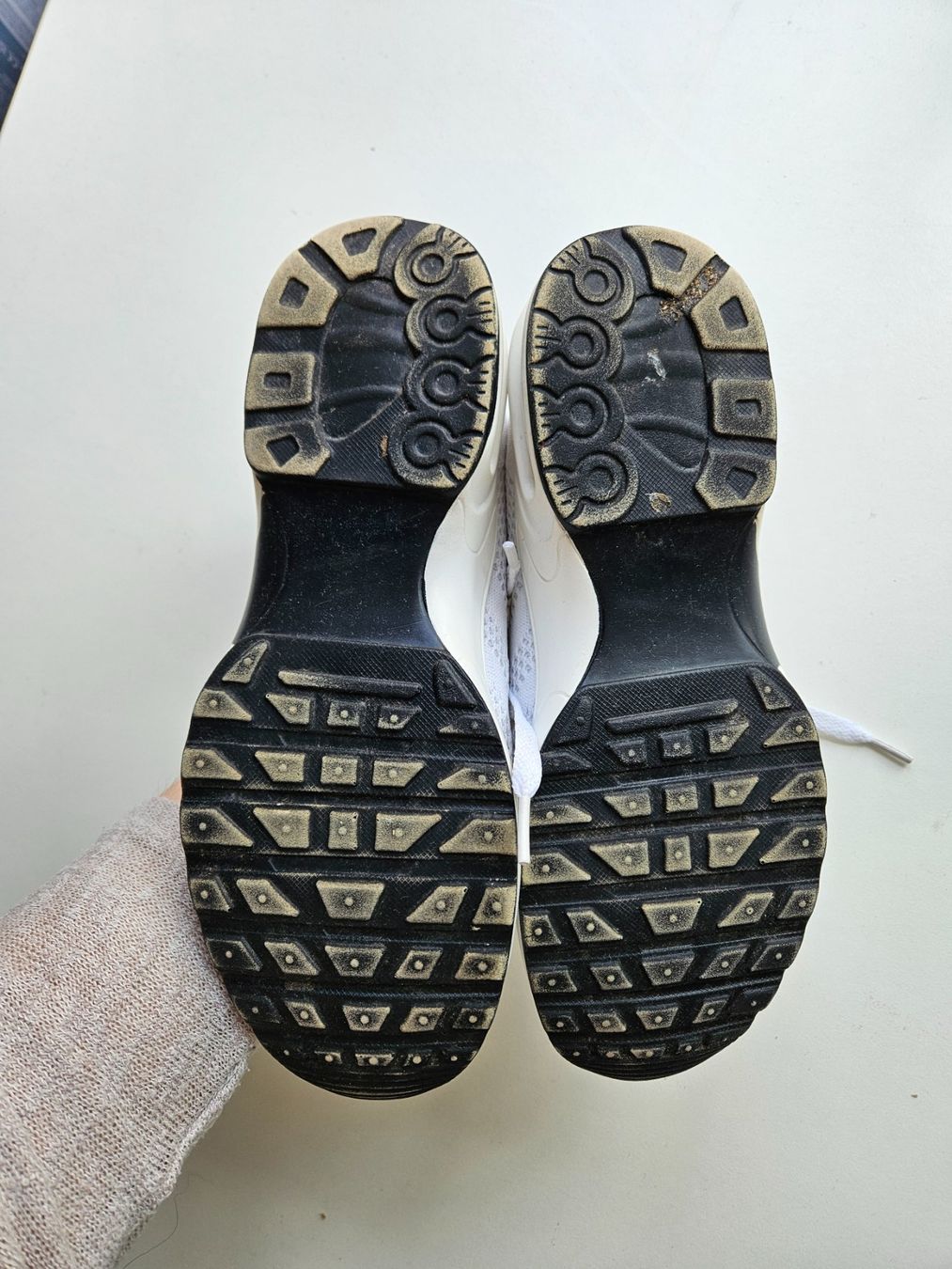 Chaussures hommes: Weisse Sneakers Gr.38 – D'occasion à Schaffhausen par sabrina915 1