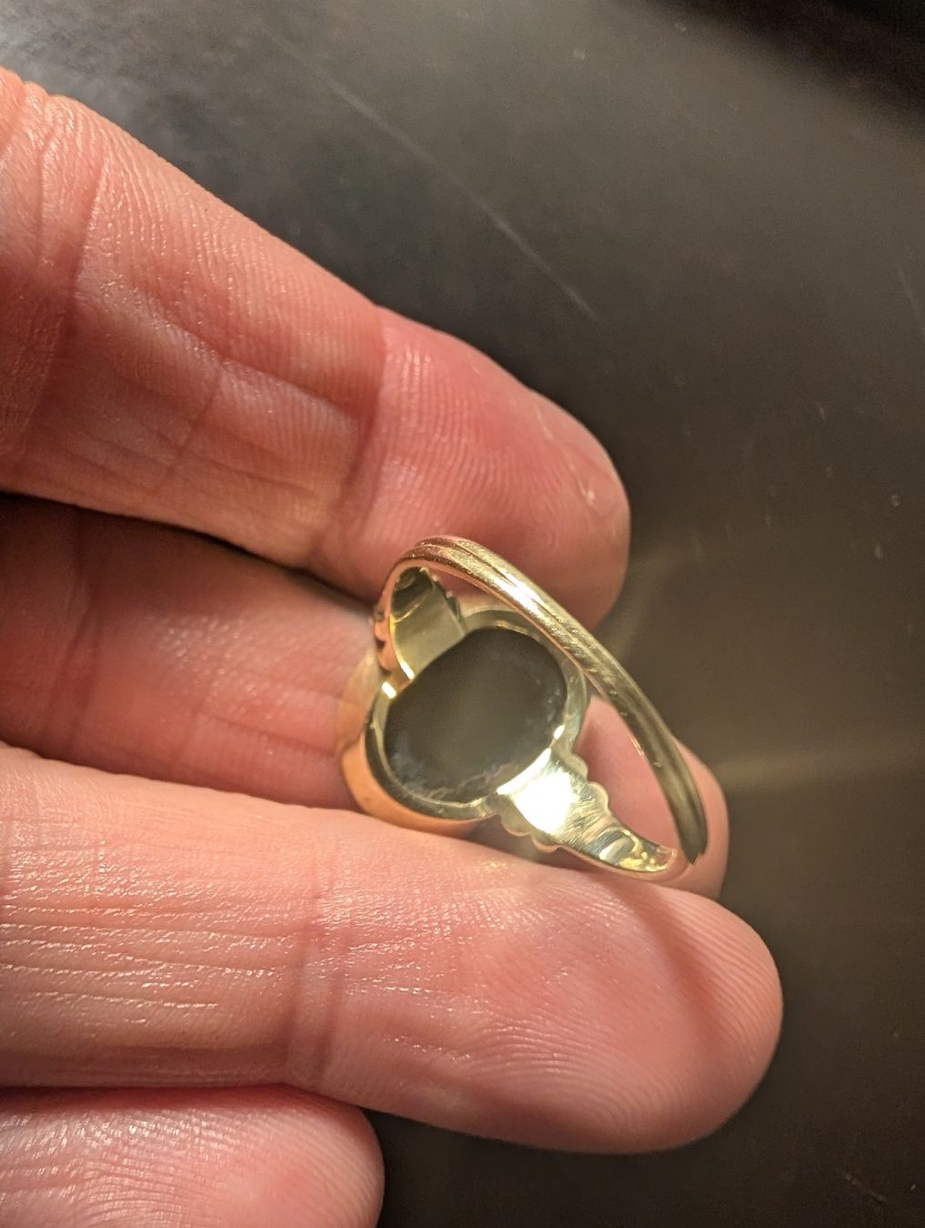 Anelli: Gold Ring with Black Stone, Size 18, Good Condition – Usato da Chur venduto da aur_s5mj
